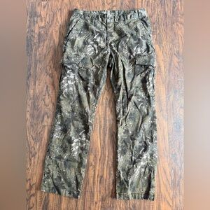 Old Navy Men's Camouflage Cargo Pants in Olive and Brown
